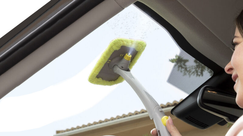 Lave-vitre pliable avec spray 2 en 1 et tête articulée