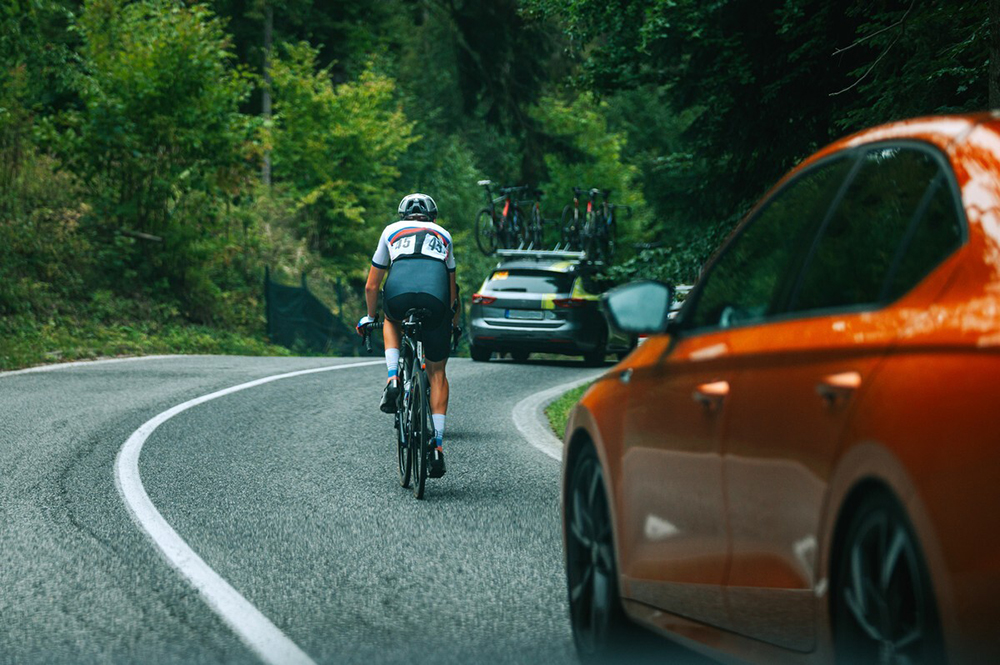 Le Code de la route est clair : peut-on franchir une ligne continue pour doubler un cycliste ?