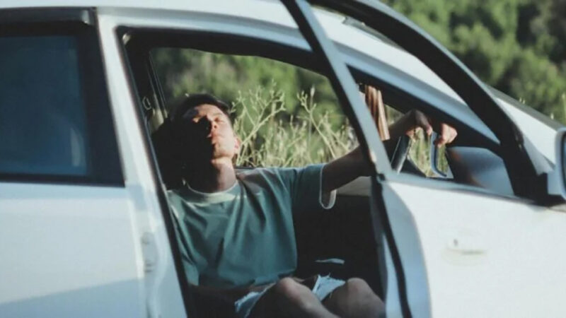 Il refuse d’abandonner son château et vit dans sa voiture !