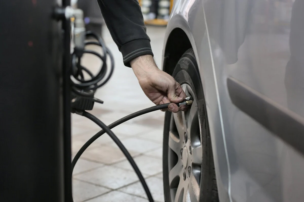 Ces erreurs sur la pression des pneus que même les bons conducteurs font