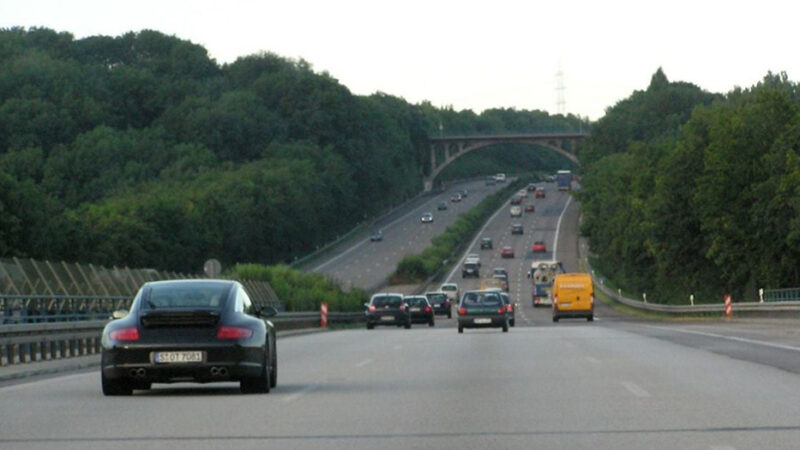 À 120 km/h sur l’autoroute, elle reçoit une amende de 7 500 € !