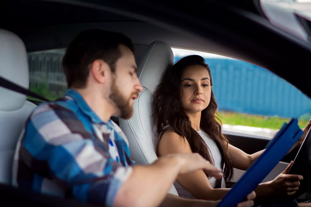 « Plus qu’un smic » : le prix du permis de conduire flambe, voici combien il faut payer cette année