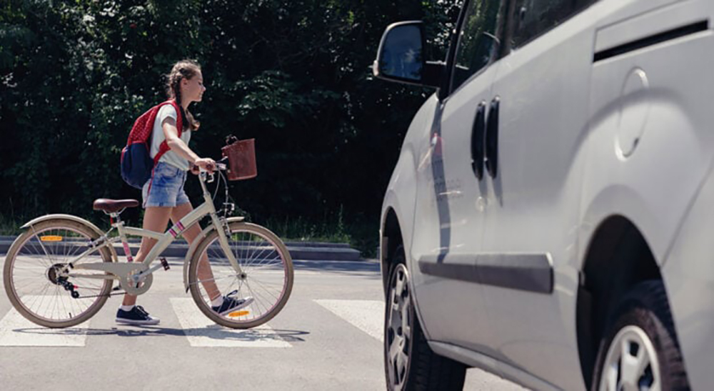 Cycliste à un passage piéton : est-il prioritaire ou doit-il attendre ?