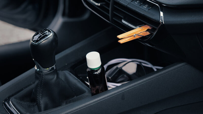 Problème de mauvaises odeurs dans votre voiture ? Voici une astuce durable et vraiment efficace !