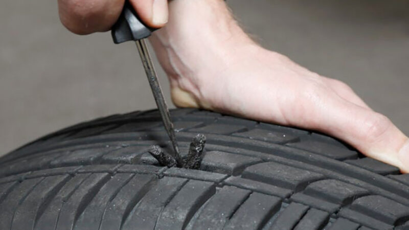 Comment réparer un pneu avec une mèche ?