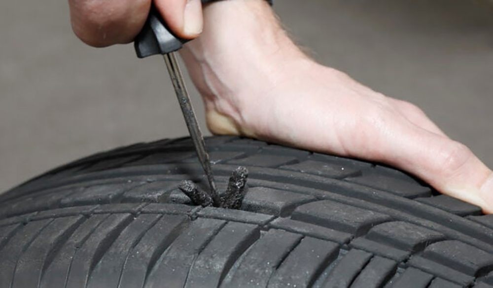 Comment réparer un pneu avec une mèche ?