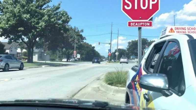 Moniteur d’auto-école sans permis surpris lors d’un contrôle à Beaumont